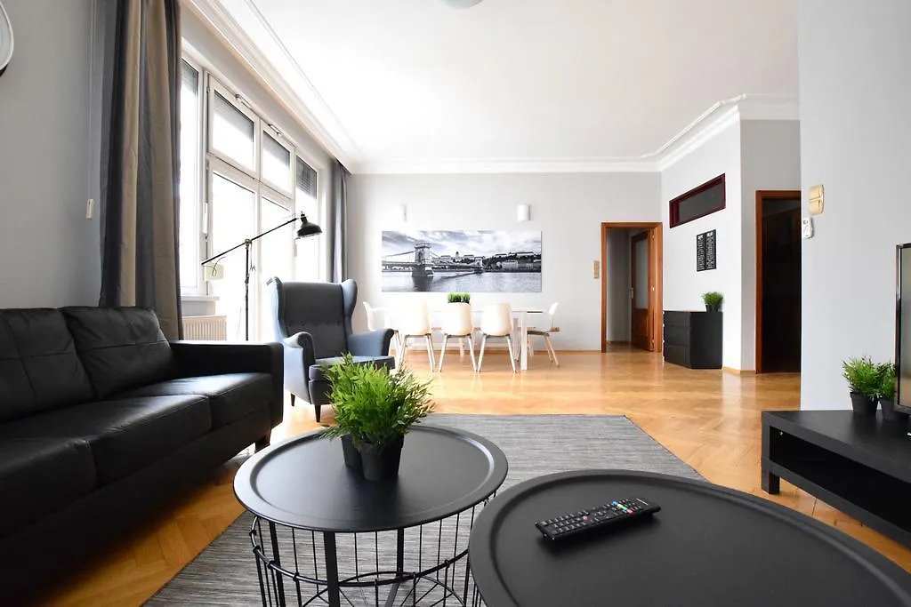 Standerd Apartment By Hi5 - Lovag Family Suites Budapest Hungary