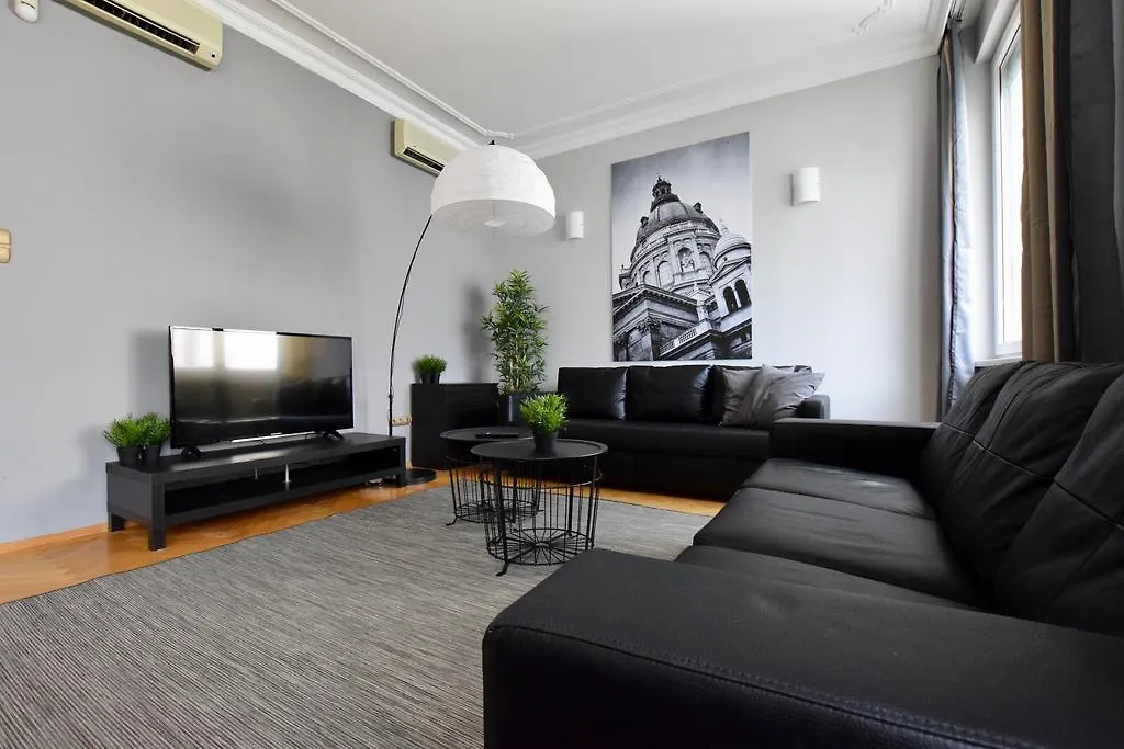 Standerd Apartment By Hi5 - Lovag Family Suites Budapest Hungary