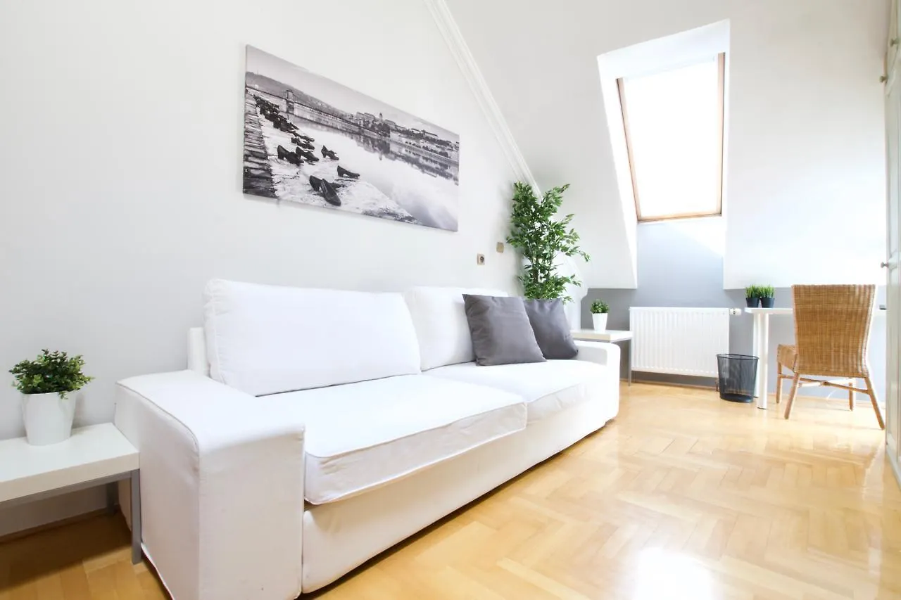 Standerd Apartment By Hi5 - Lovag Family Suites Budapest Hungary
