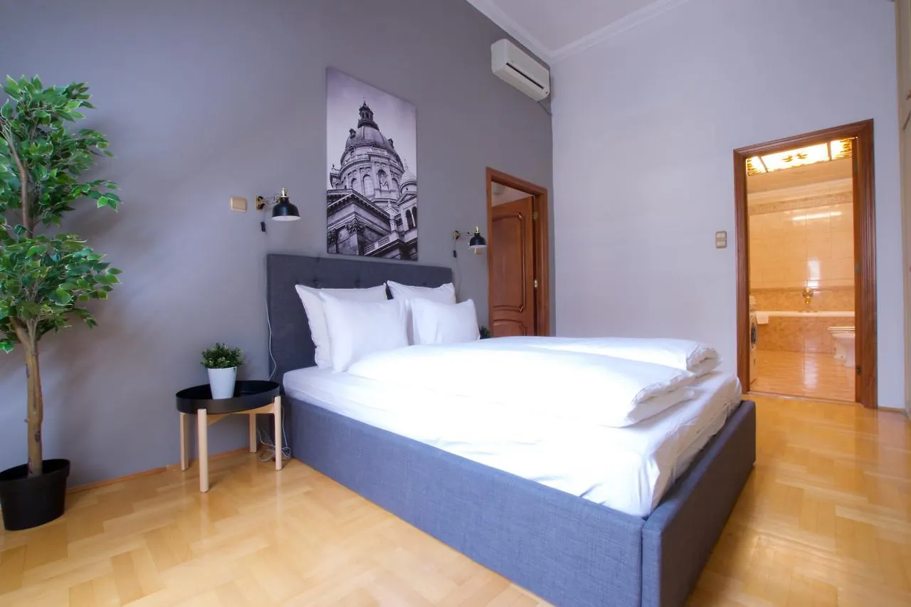 Standerd Apartment By Hi5 - Lovag Family Suites Budapest 0*,  Hungary
