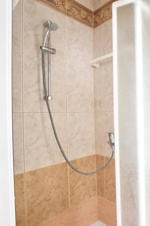 Standerd Apartment By Hi5 - Lovag Family Suites Budapest 0*,