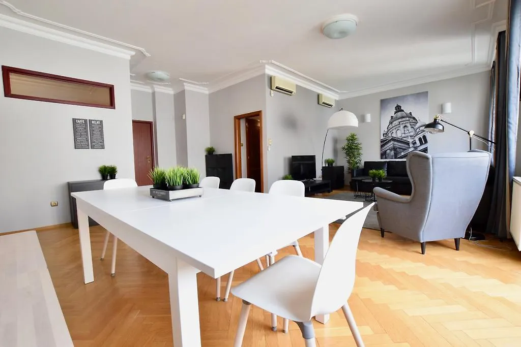 Standerd Apartment By Hi5 - Lovag Family Suites Budapest Hungary