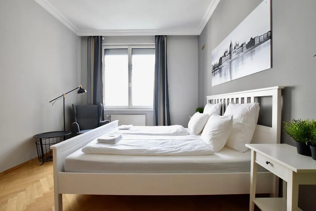 Standerd Apartment By Hi5 - Lovag Family Suites Budapest