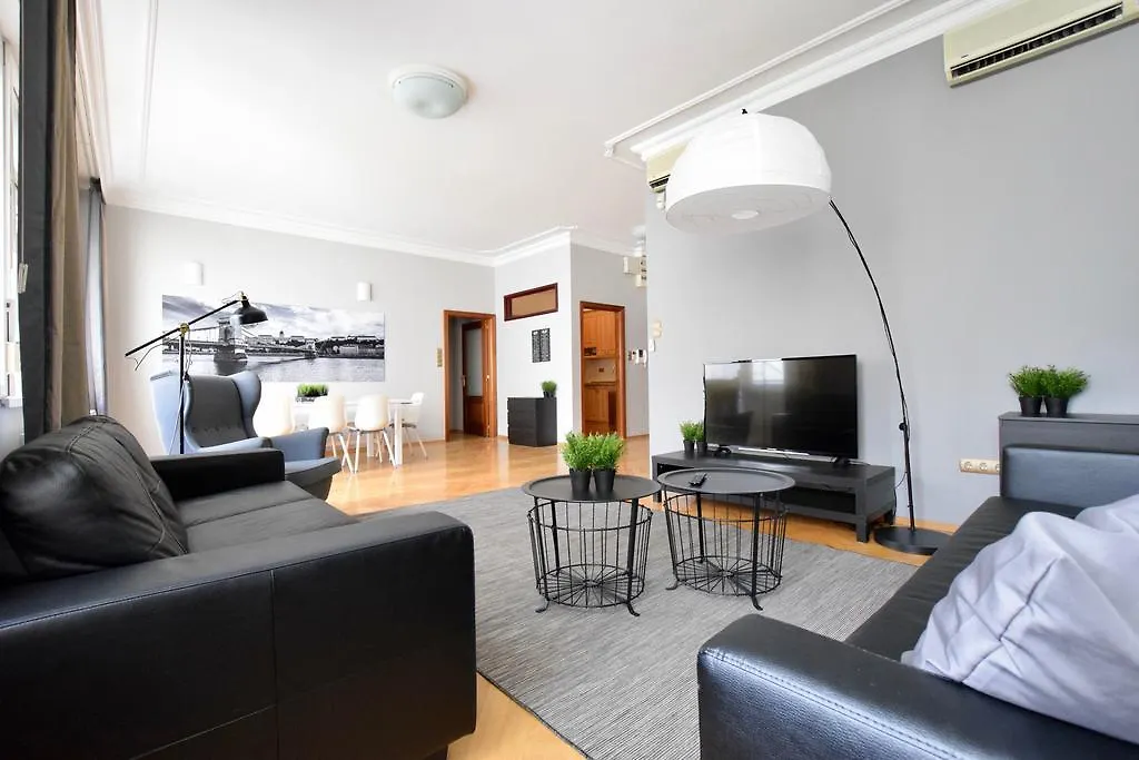 Standerd Apartment By Hi5 - Lovag Family Suites Budapest Hungary