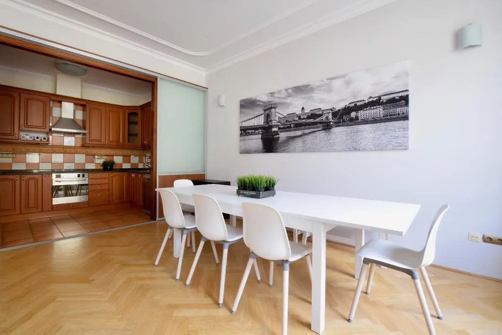 Standerd Apartment By Hi5 - Lovag Family Suites Budapest