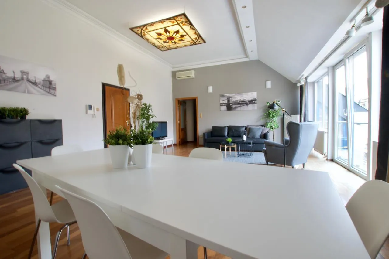 Standerd Apartment By Hi5 - Lovag Family Suites Budapest Hungary