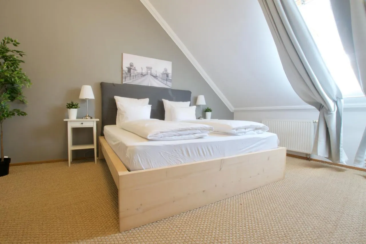 Standerd Apartment By Hi5 - Lovag Family Suites Budapest 0*,
