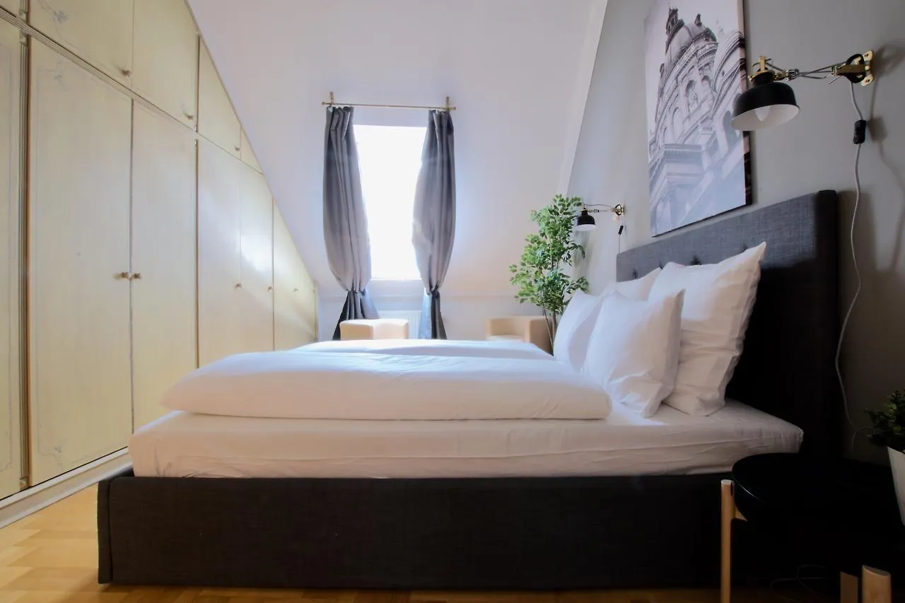 Standerd Apartment By Hi5 - Lovag Family Suites Budapest Hungary