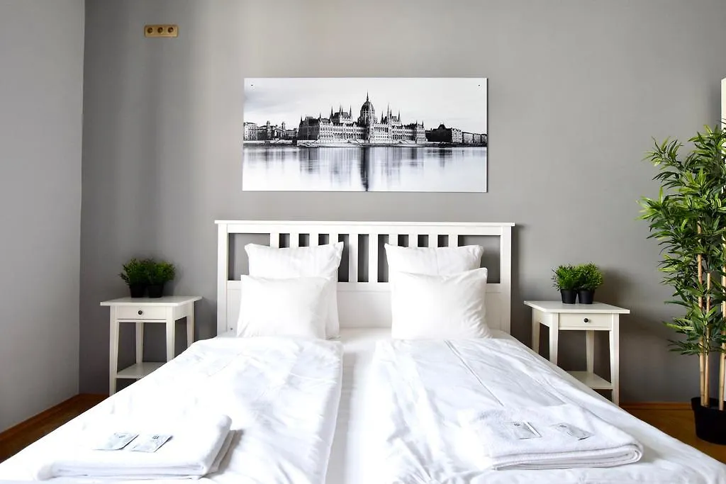 Standerd Apartment By Hi5 - Lovag Family Suites Budapest